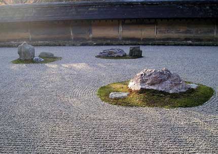 giardino di pietre e sabbia
